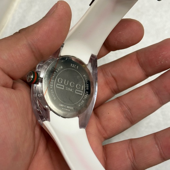 Gucci Sync XXL White Rubber Unisex Watch YA137102 - Picture 4 of 7